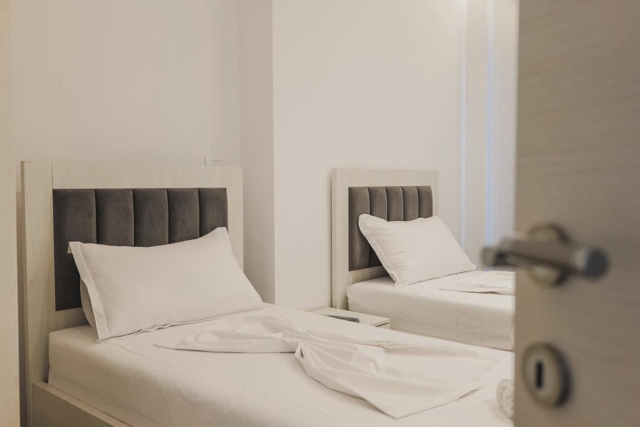 Galaxy Hotel Εξαμίλιο Εξωτερικό φωτογραφία